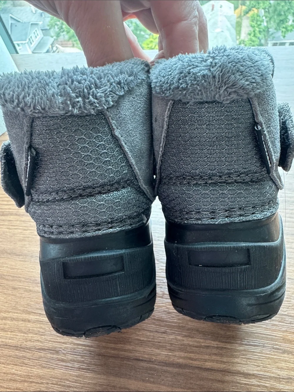The North Face Kids Grey and Black Waterproof Snow Boots with Red Logo Size 7